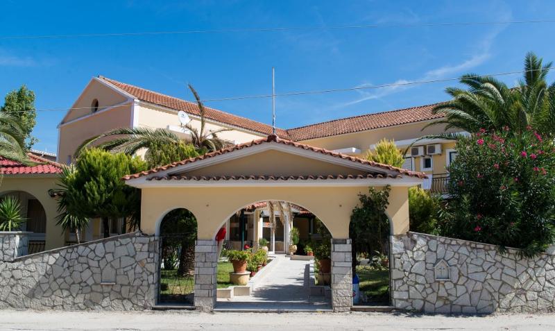 Perkes Hotel Complex (Adults Only) Laganas Extérieur photo